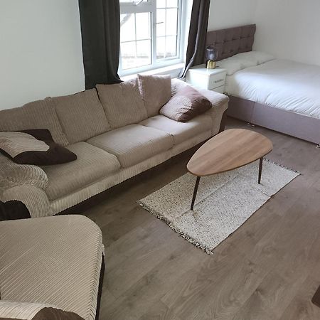 Flat With Work Station, Monitor, Smart Tv & Netflix Apartment ลอนดอน ภายนอก รูปภาพ