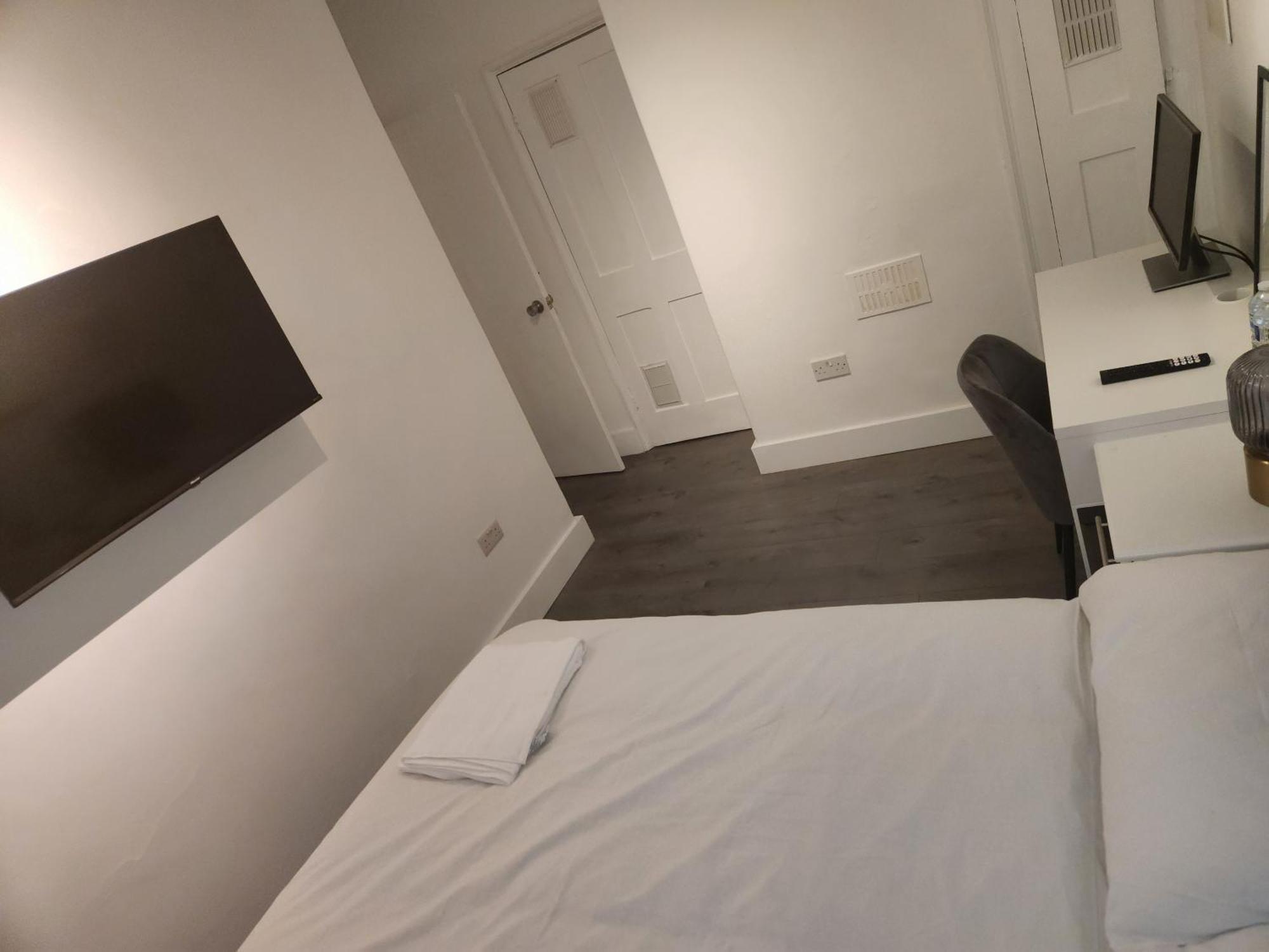 Flat With Work Station, Monitor, Smart Tv & Netflix Apartment ลอนดอน ภายนอก รูปภาพ