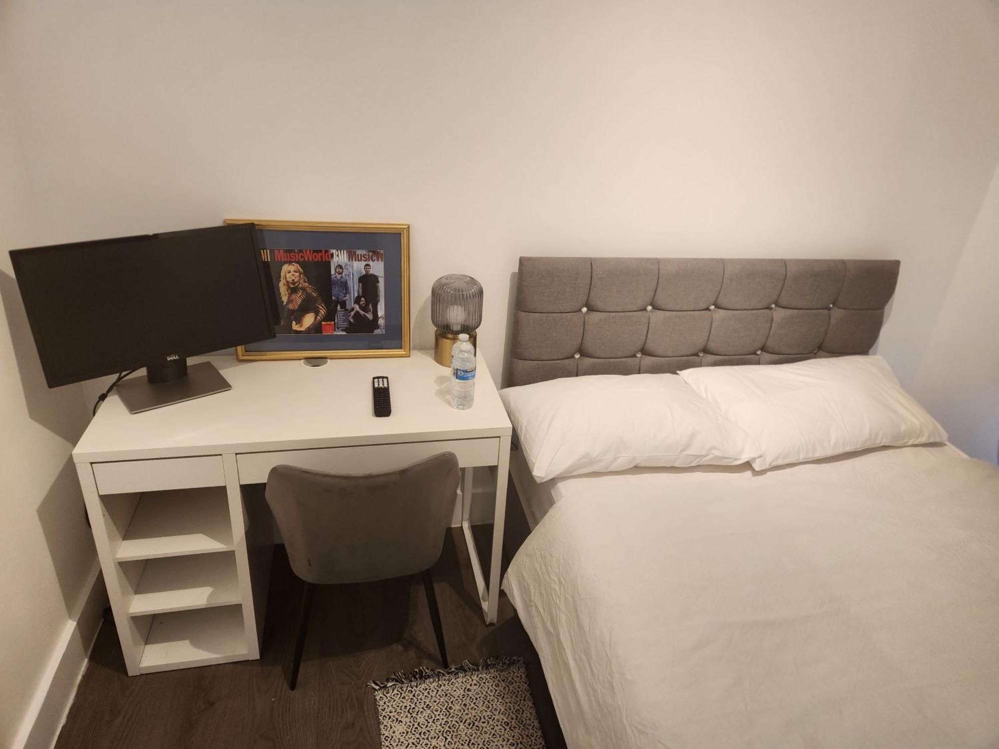 Flat With Work Station, Monitor, Smart Tv & Netflix Apartment ลอนดอน ภายนอก รูปภาพ