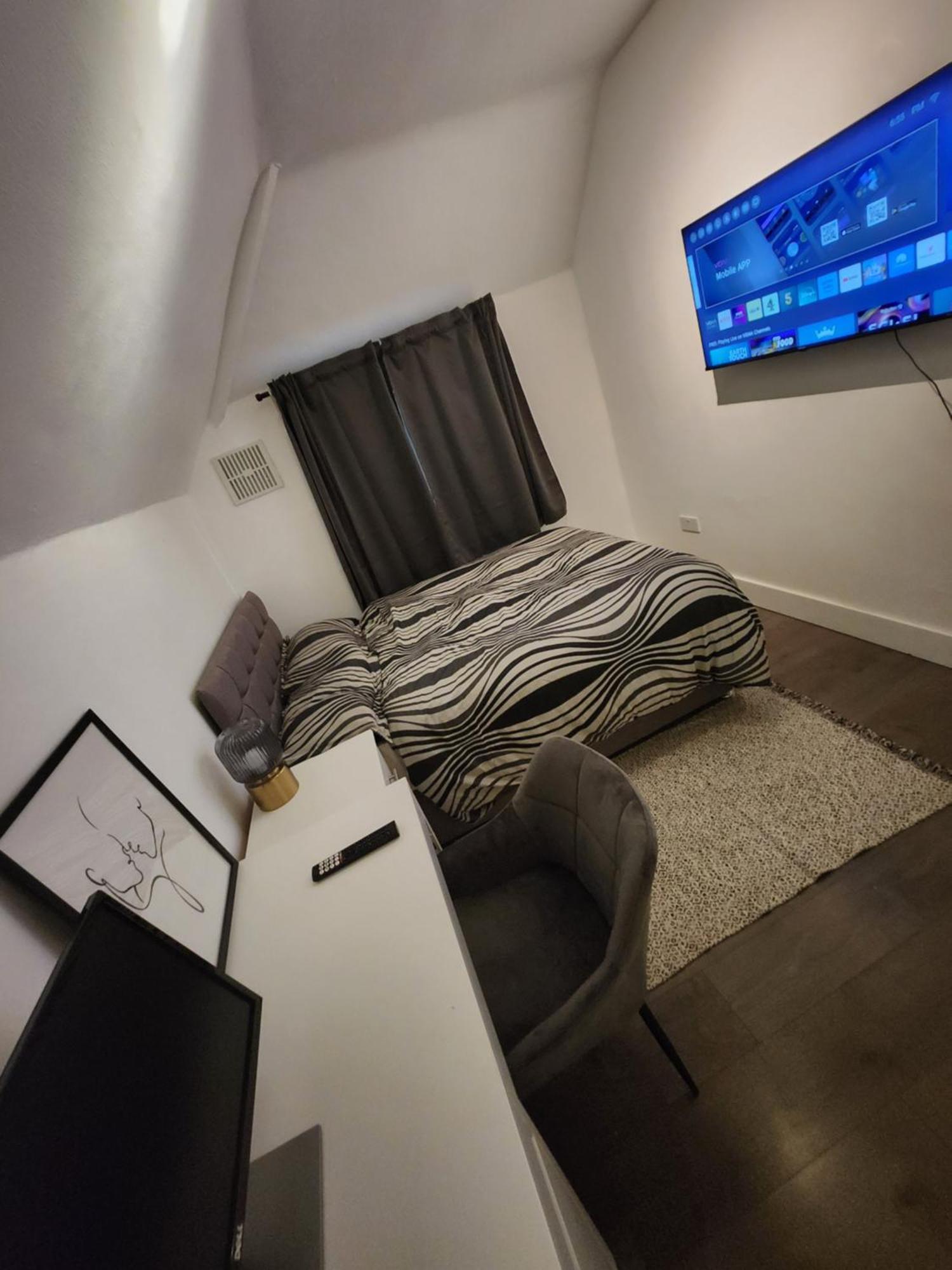 Flat With Work Station, Monitor, Smart Tv & Netflix Apartment ลอนดอน ภายนอก รูปภาพ
