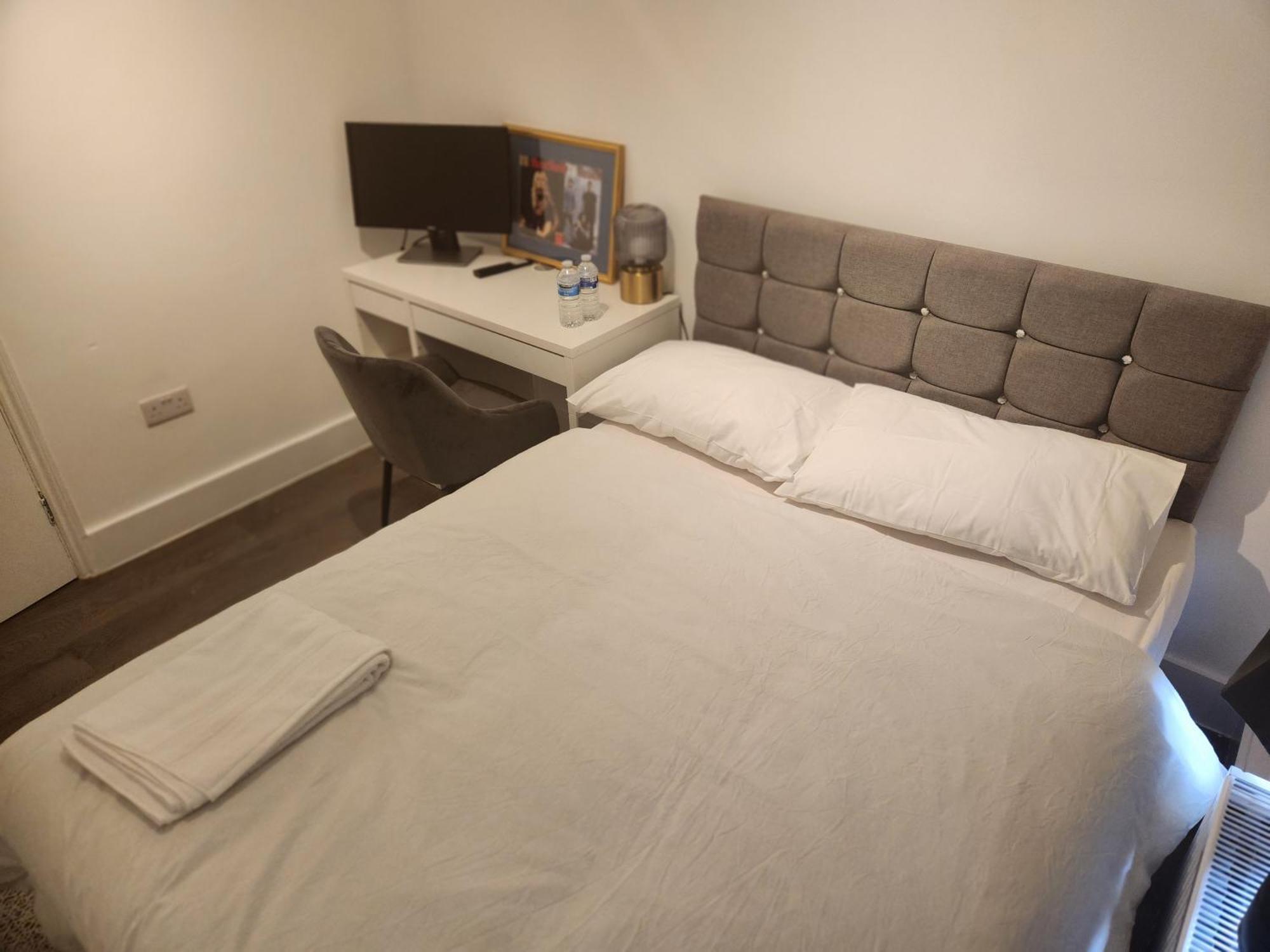 Flat With Work Station, Monitor, Smart Tv & Netflix Apartment ลอนดอน ภายนอก รูปภาพ