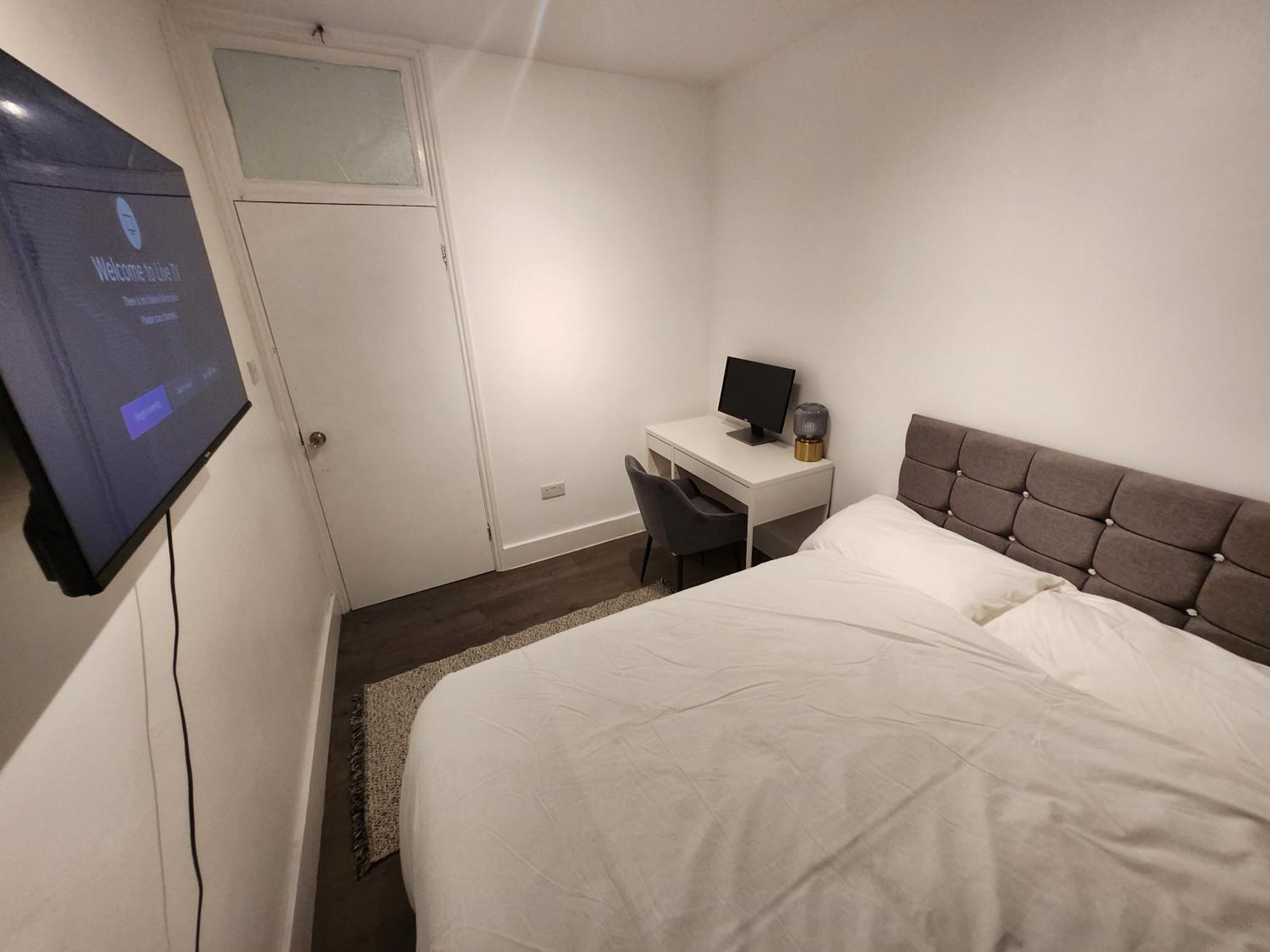 Flat With Work Station, Monitor, Smart Tv & Netflix Apartment ลอนดอน ภายนอก รูปภาพ