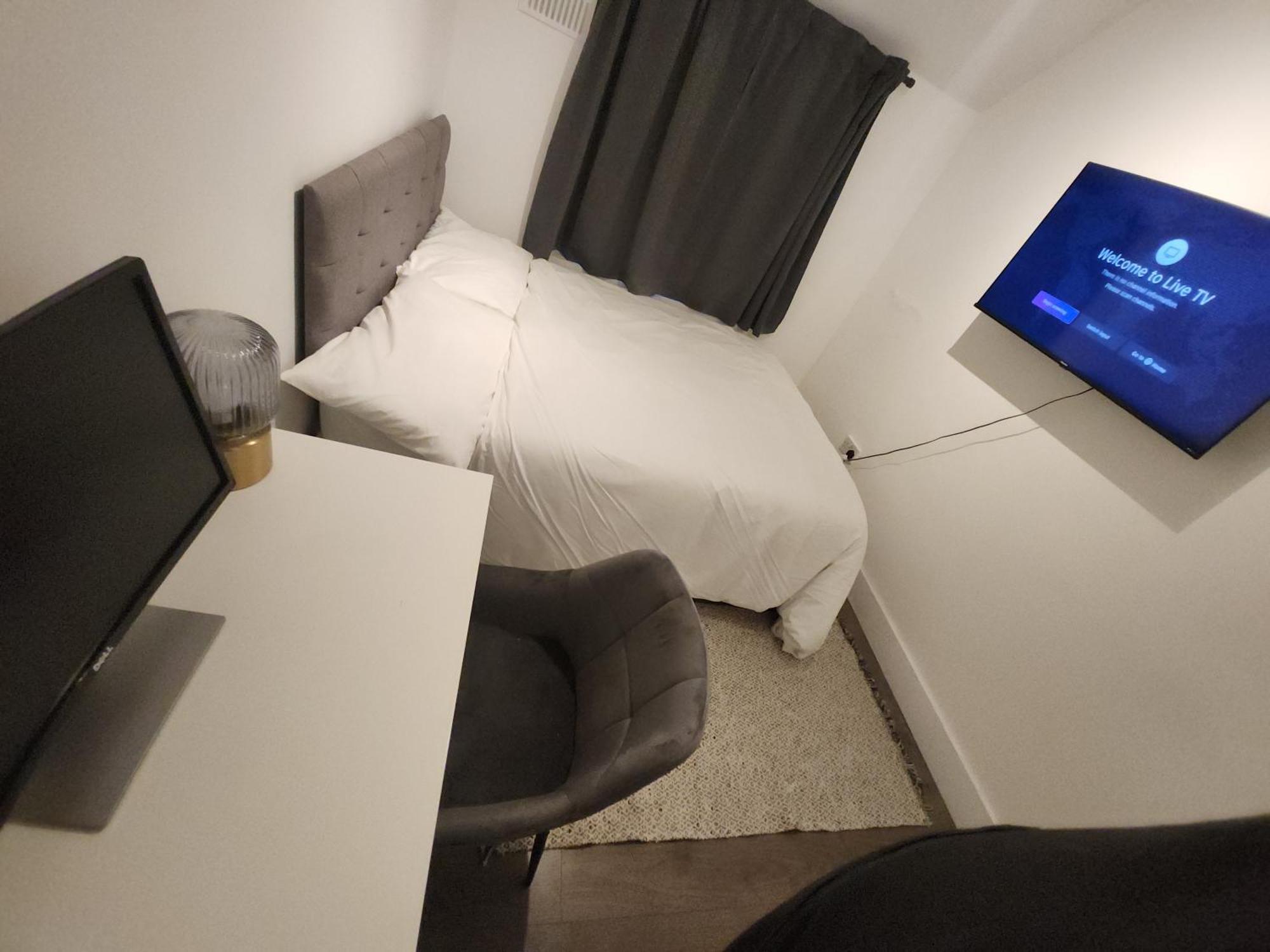 Flat With Work Station, Monitor, Smart Tv & Netflix Apartment ลอนดอน ภายนอก รูปภาพ