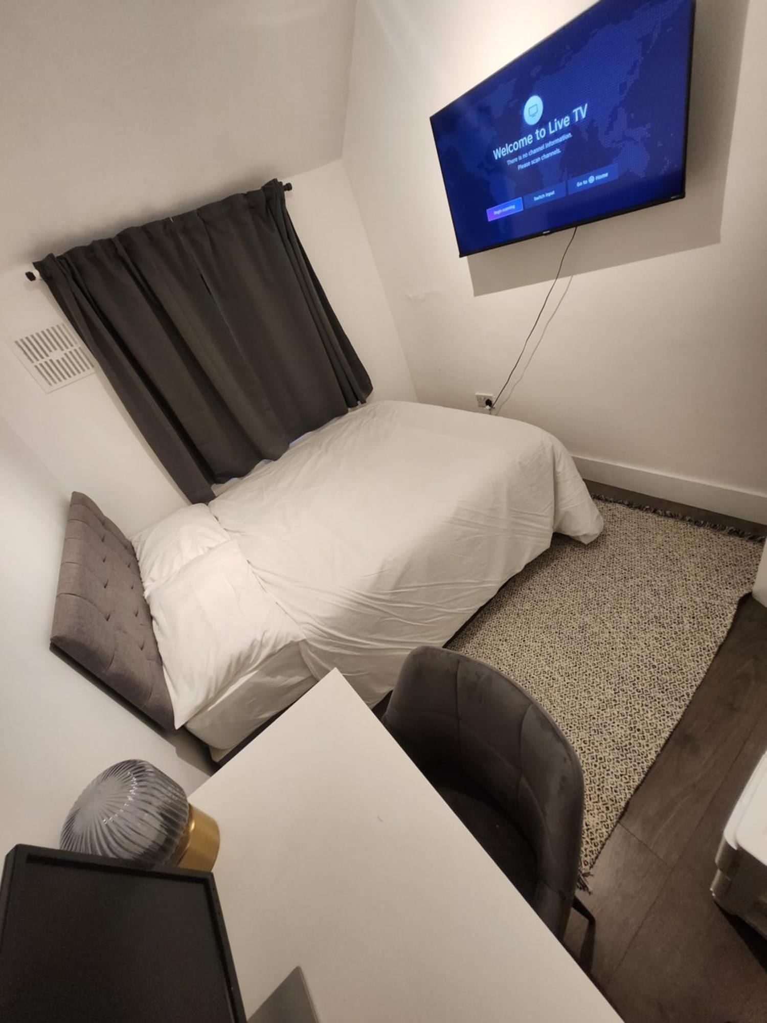Flat With Work Station, Monitor, Smart Tv & Netflix Apartment ลอนดอน ภายนอก รูปภาพ