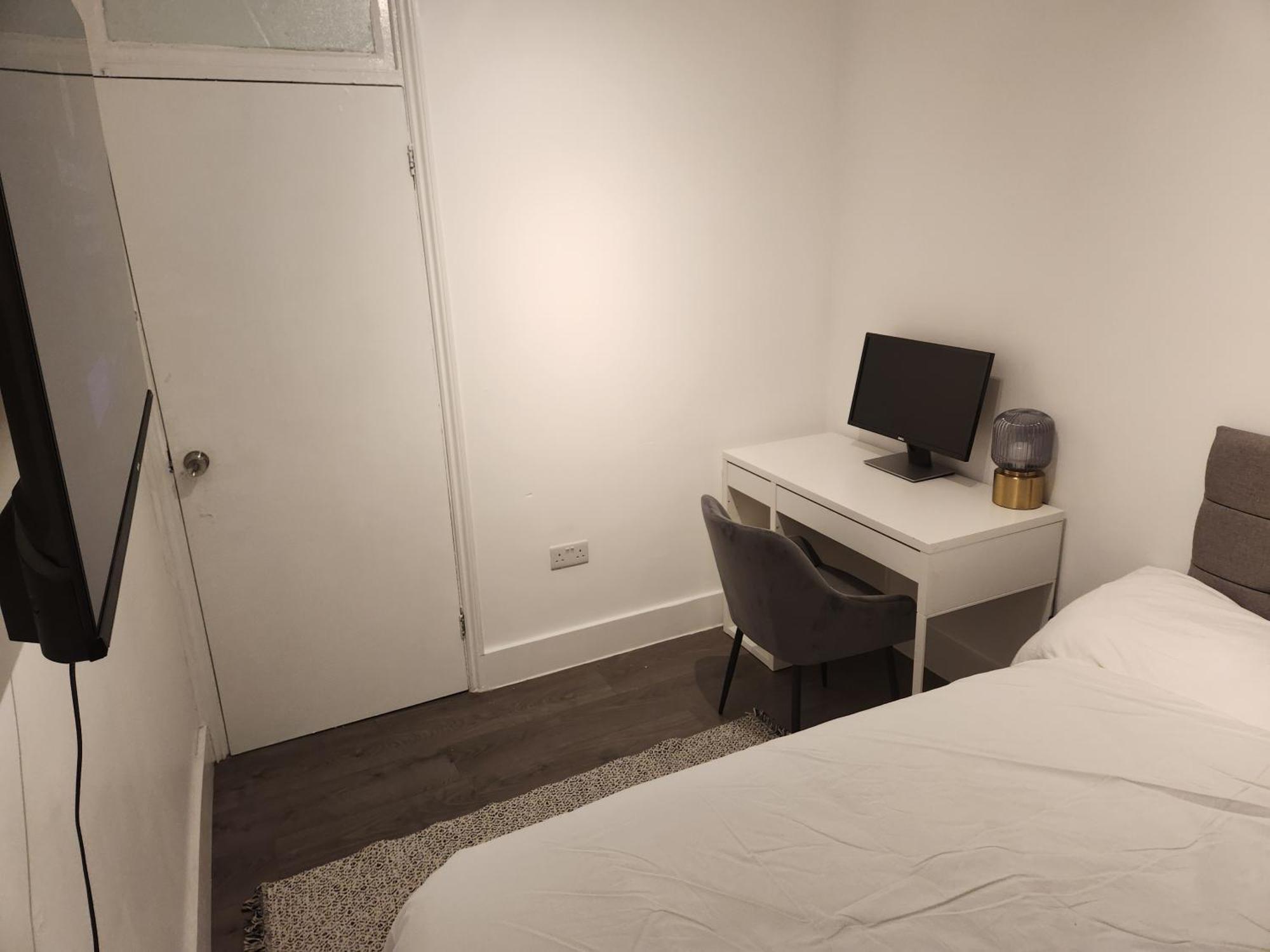 Flat With Work Station, Monitor, Smart Tv & Netflix Apartment ลอนดอน ภายนอก รูปภาพ
