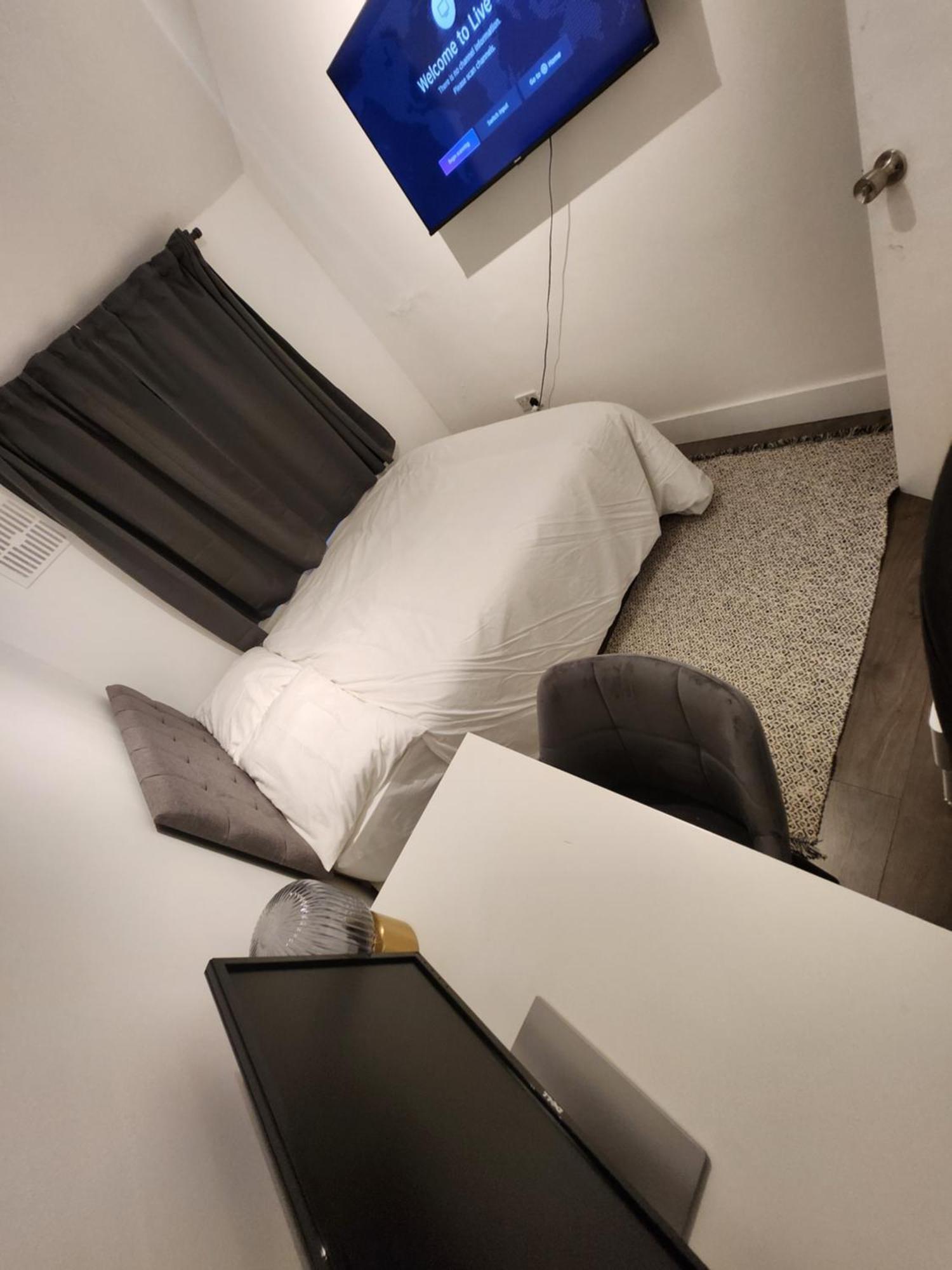Flat With Work Station, Monitor, Smart Tv & Netflix Apartment ลอนดอน ภายนอก รูปภาพ