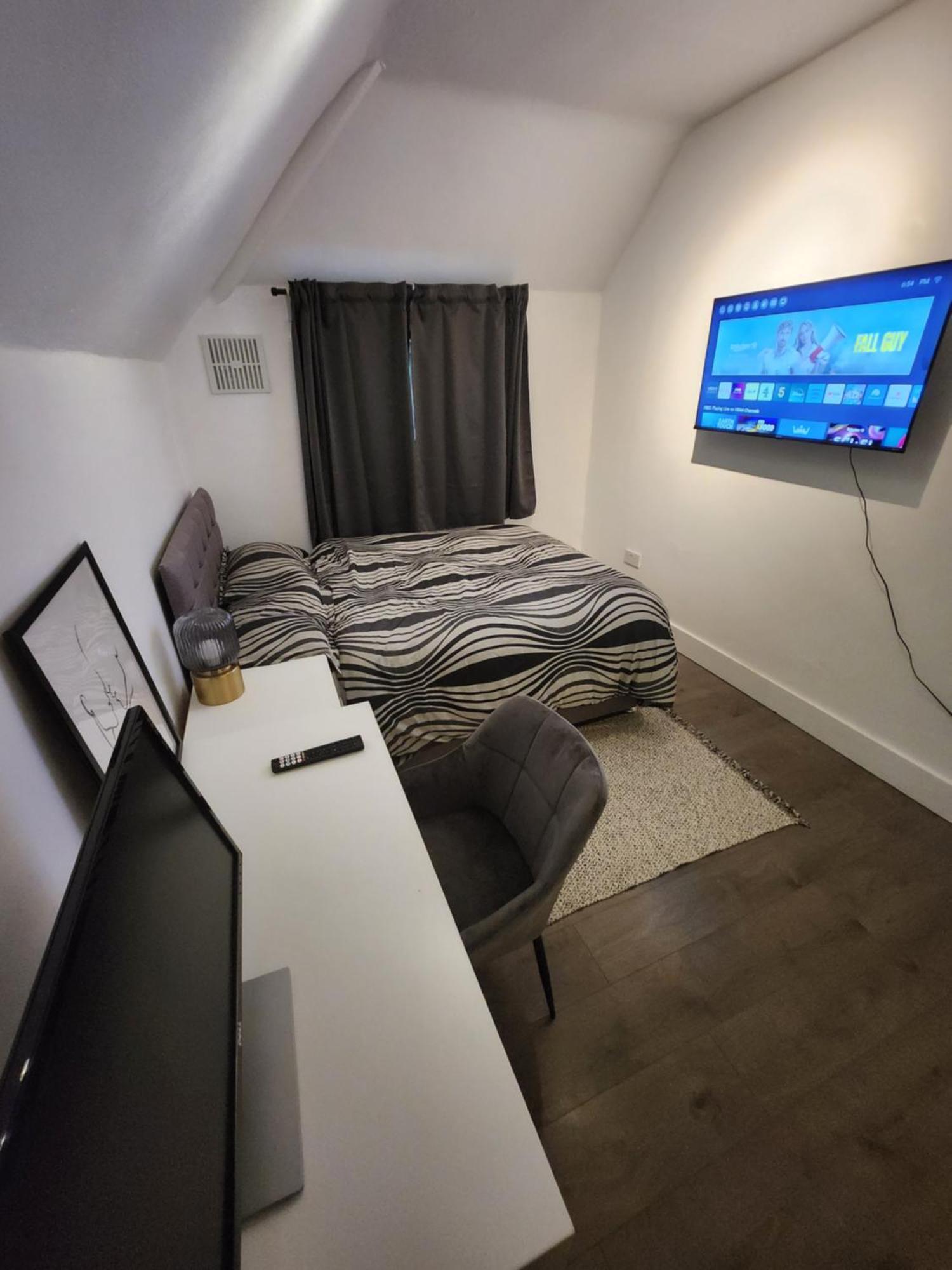 Flat With Work Station, Monitor, Smart Tv & Netflix Apartment ลอนดอน ภายนอก รูปภาพ