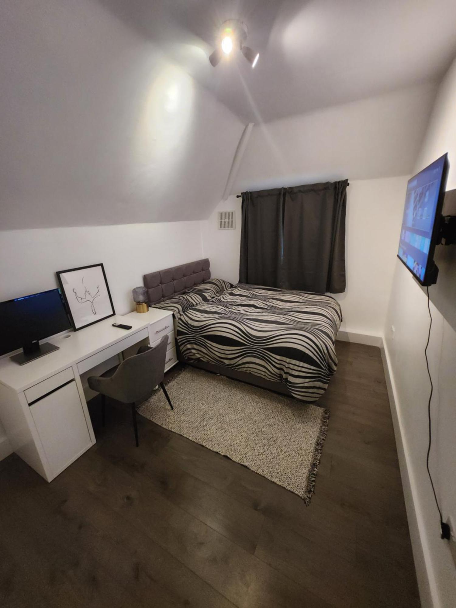 Flat With Work Station, Monitor, Smart Tv & Netflix Apartment ลอนดอน ภายนอก รูปภาพ