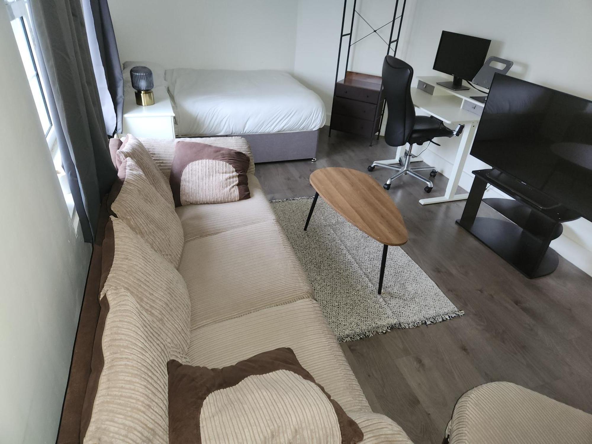 Flat With Work Station, Monitor, Smart Tv & Netflix Apartment ลอนดอน ภายนอก รูปภาพ