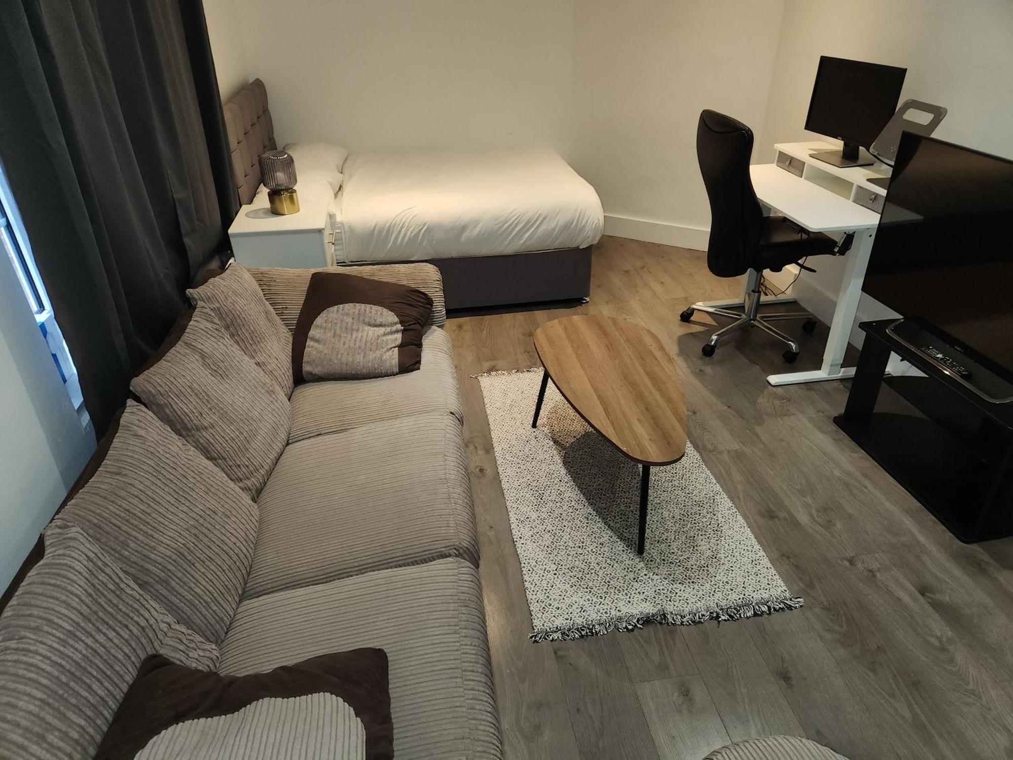 Flat With Work Station, Monitor, Smart Tv & Netflix Apartment ลอนดอน ภายนอก รูปภาพ