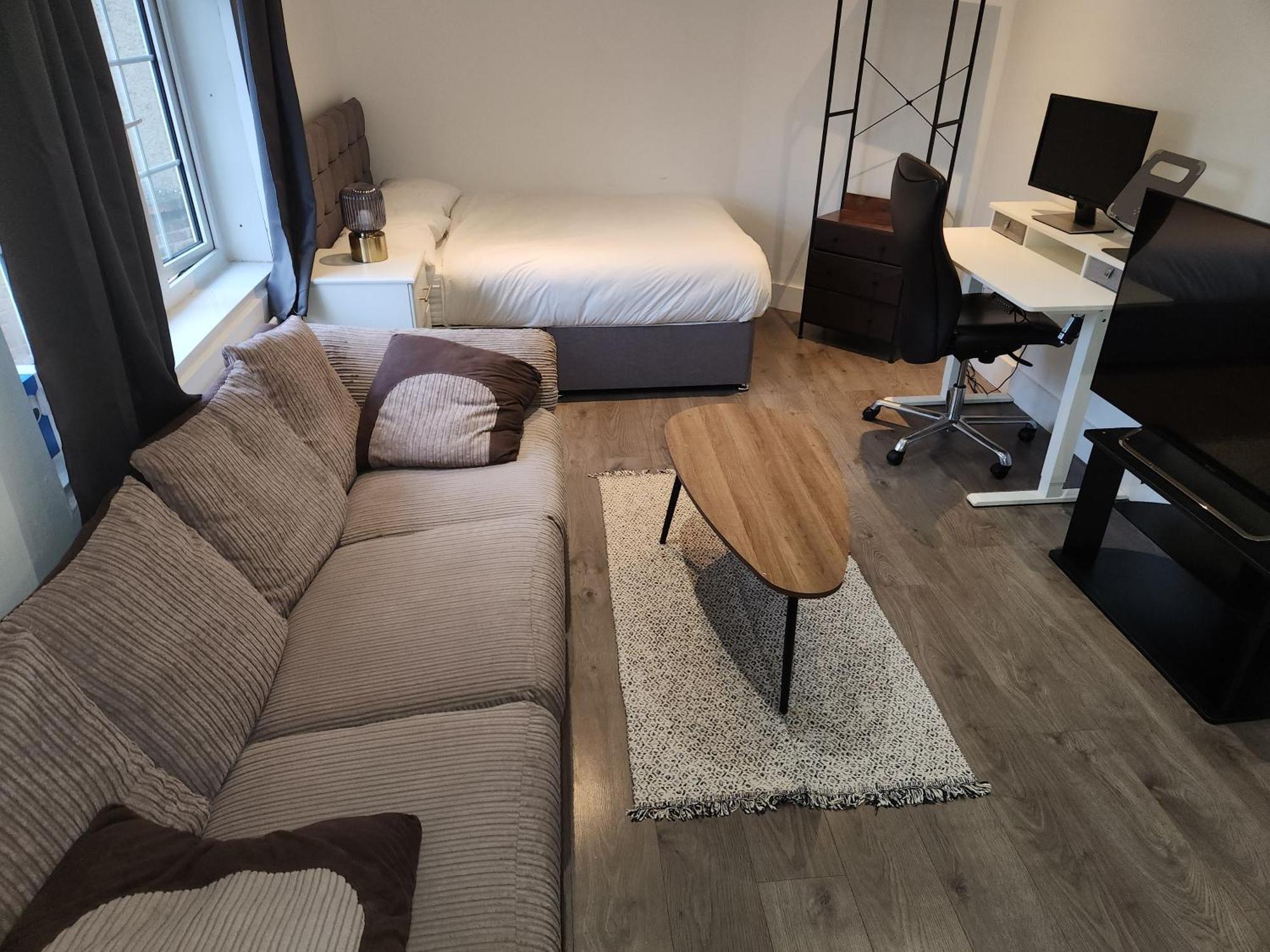 Flat With Work Station, Monitor, Smart Tv & Netflix Apartment ลอนดอน ภายนอก รูปภาพ