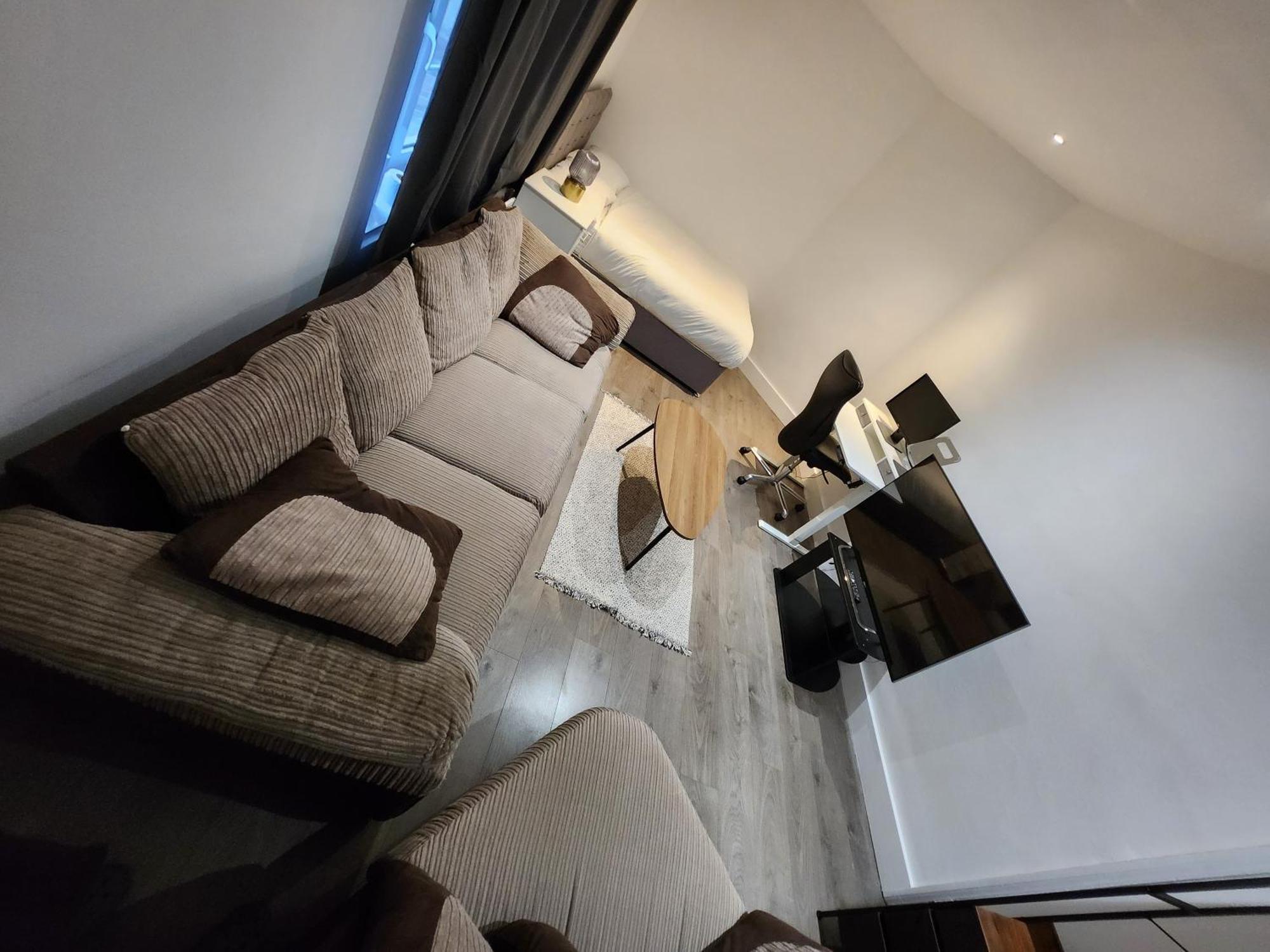 Flat With Work Station, Monitor, Smart Tv & Netflix Apartment ลอนดอน ภายนอก รูปภาพ